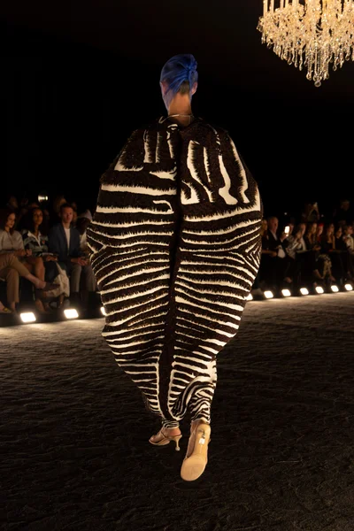 Look 13